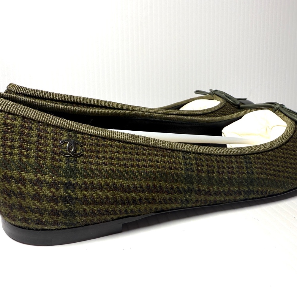 CHANEL Tweed Lambskin Cap Toe Ballerina Olive and Black Tweed Ballet Flats NWT - Picture 6 of 13